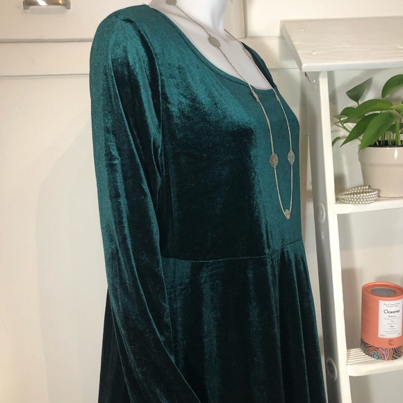 Magnifique robe de velours verte forêt ❤️Neuve! Aubaine - Picture 4 of 9